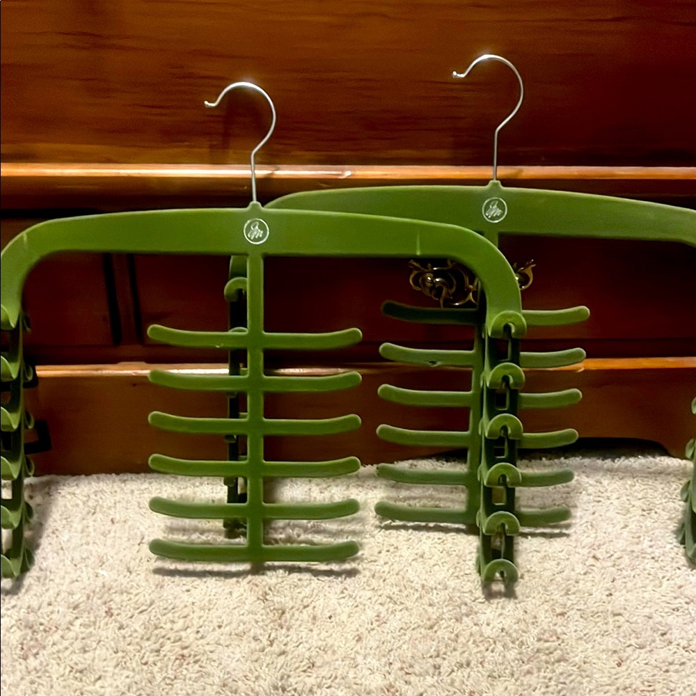 Green and black velvet Multi-Tier Hangers (3)